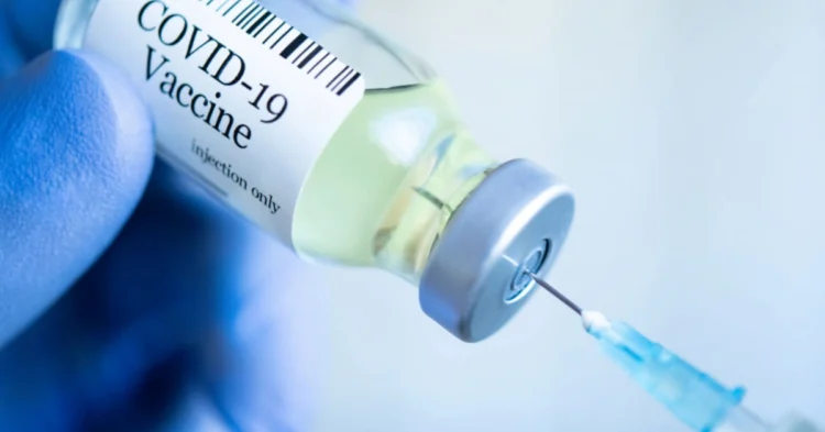 Trump New US Vaccine Policy: Major COVID-19 Vaccine Access Changes for Healthy Americans and Their Impact on Canada